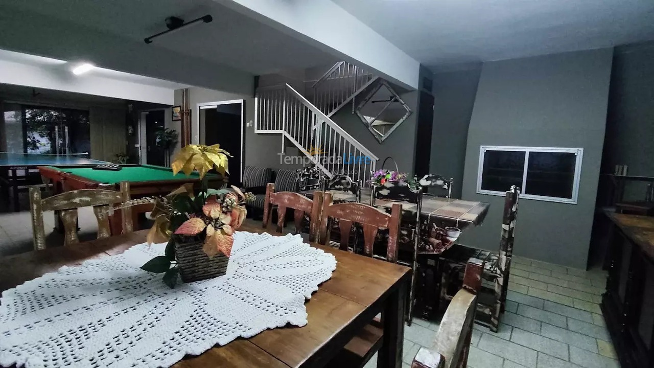 Chácara / sítio para aluguel de temporada em Rio dos Cedros (Alto Palmeiras Rio Bonito)