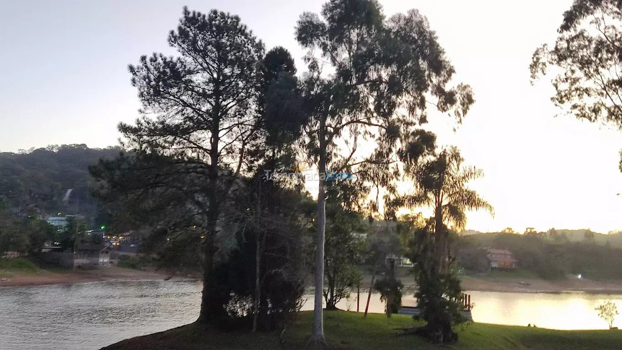 Chácara / sítio para aluguel de temporada em Rio dos Cedros (Alto Palmeiras Rio Bonito)