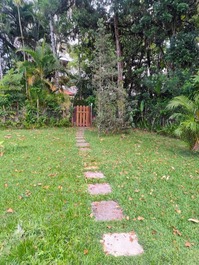 Casa Riviera com 4 suítes próximo da Praia