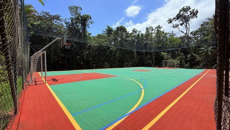 Excelente casa localizada a apenas 700 metros da praia