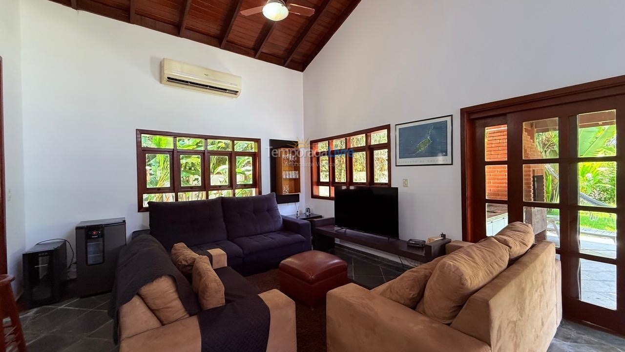 Casa para aluguel de temporada em São Sebastião (Praia da Baleia)