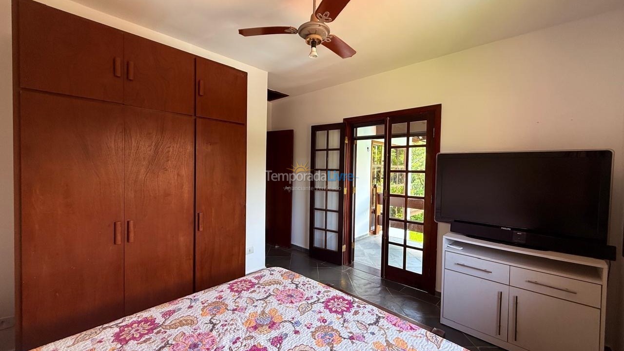 Casa para aluguel de temporada em São Sebastião (Praia da Baleia)