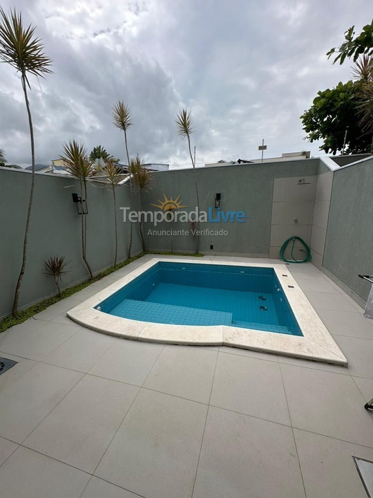 Casa para aluguel de temporada em São Sebastião (Praia da Baleia)