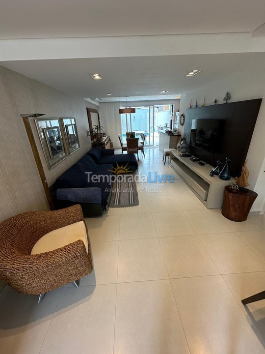 Casa para aluguel de temporada em São Sebastião (Praia da Baleia)