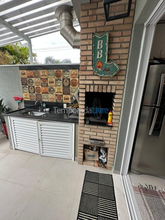 Casa para aluguel de temporada em São Sebastião (Praia da Baleia)