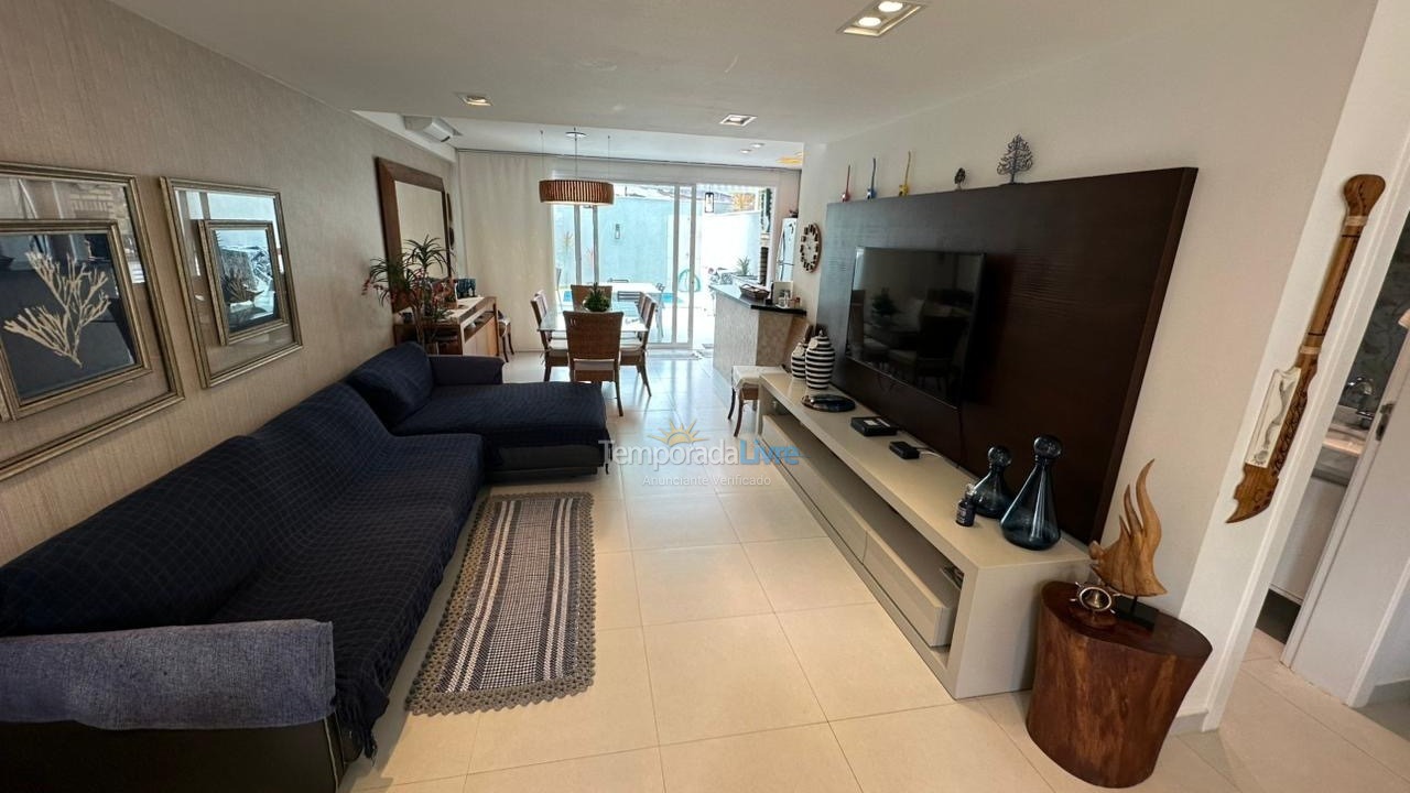 Casa para aluguel de temporada em São Sebastião (Praia da Baleia)