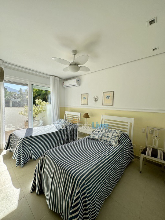 House for vacation rental in São Sebastião (Praia da Baleia)