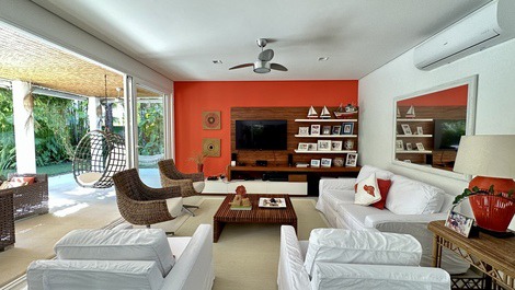 House in a gated community on Baleia Beach.