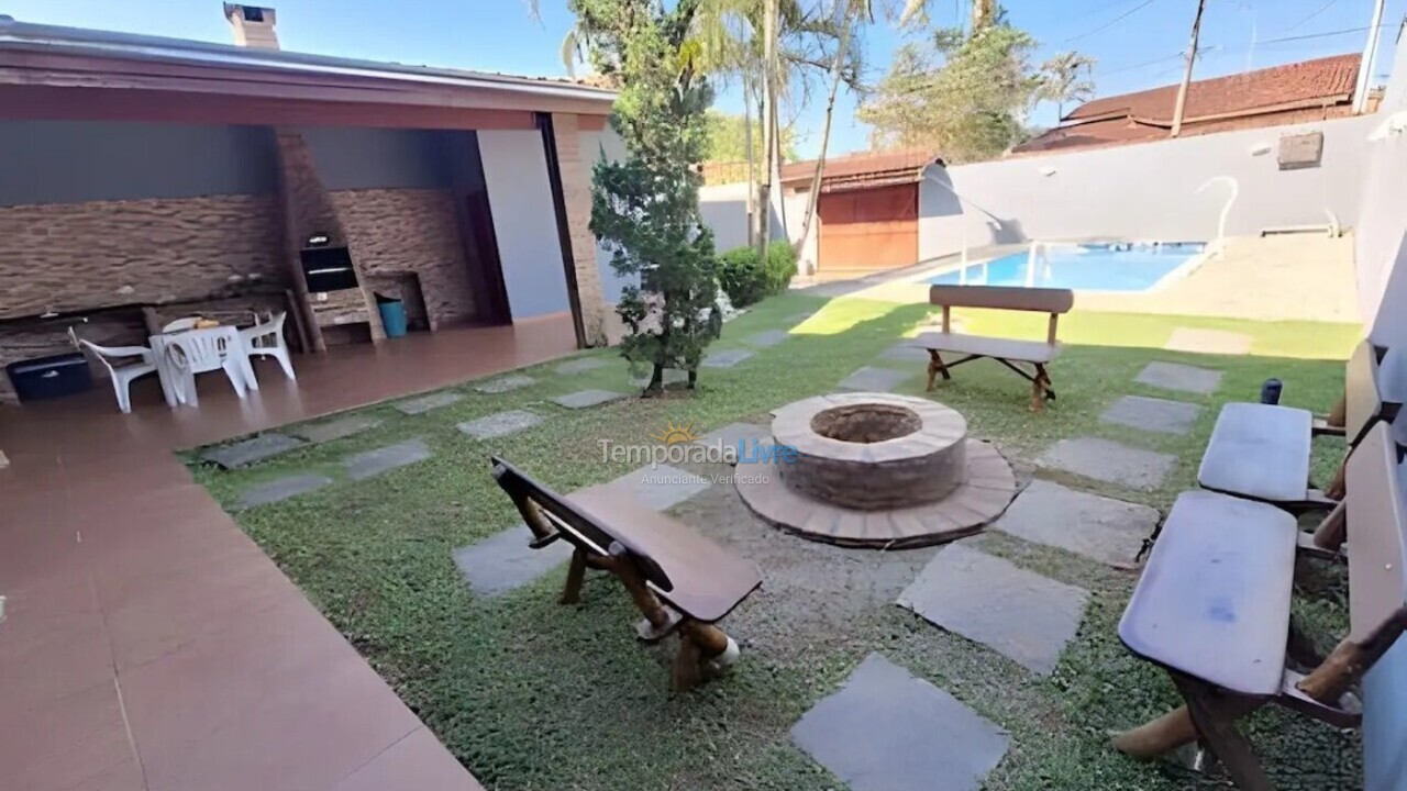 Casa para aluguel de temporada em Caraguatatuba (Massaguaçu)