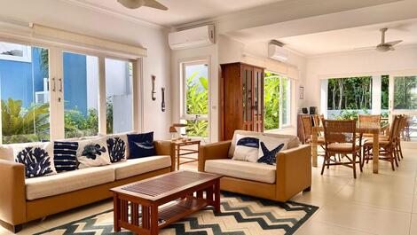 House in a gated community on Baleia Beach - Holidays