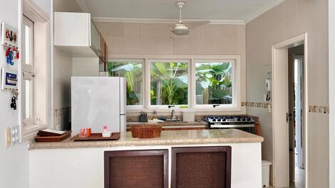 House in a gated community on Baleia Beach - Holidays