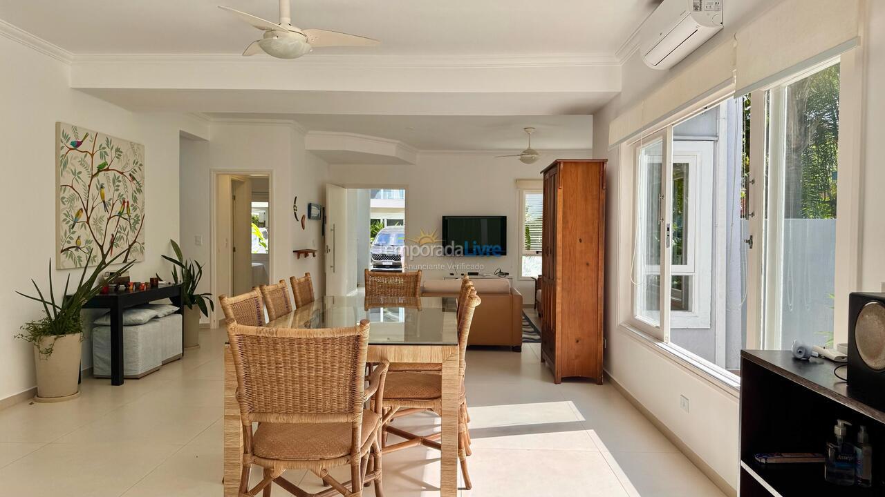House for vacation rental in São Sebastião (Praia da Baleia)