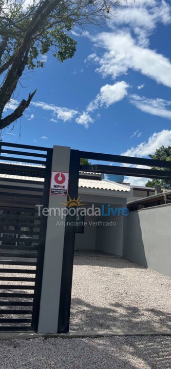 Casa para aluguel de temporada em Bombinhas (Mariscal E Canto Grande)