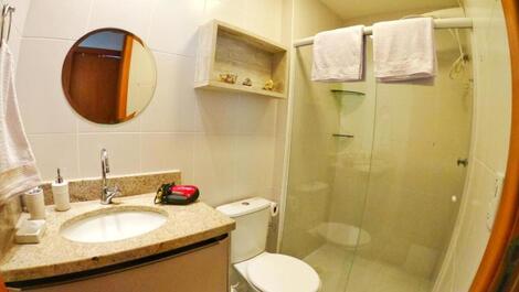 Acogedor apartamento cerca del mar con WiFi gratuita.