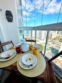 Acogedor apartamento cerca del mar con WiFi gratuita.