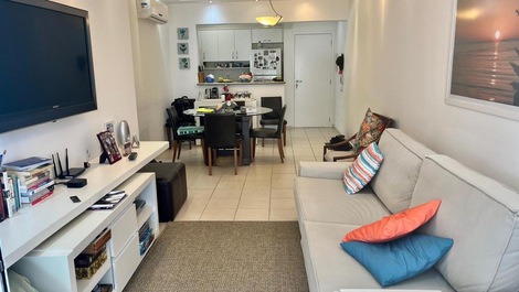 Apartment 2 blocks from the beach. Riviera de São Lourenço