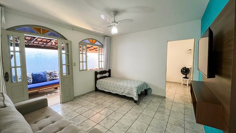 Casa na Praia do Morro com Área de Churrasqueira, Varanda, Wi-fi