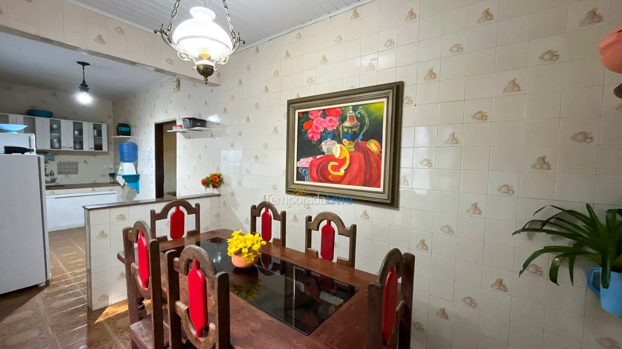 Casa para aluguel de temporada em Guarapari (Praia do Morro)