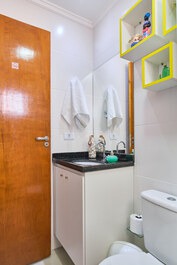 Apartamento a 1km da praia Grande com sacada Gourmet