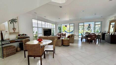 CASA BELLA A POUCOS PASSOS DA PRAIA DE JUQUEHY