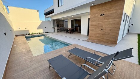 House with Pool in Gated Community • 400m from the Beach