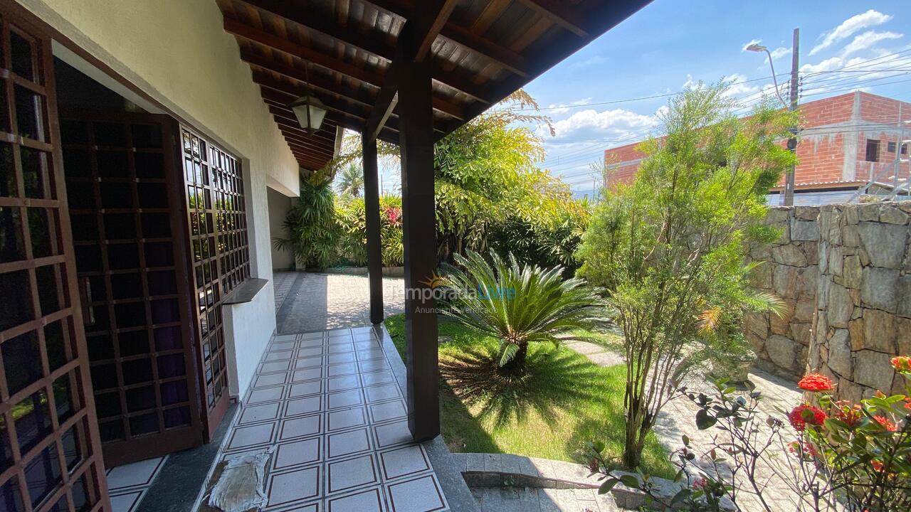 Casa para alquiler de vacaciones em Caraguatatuba (Praia das Palmeiras)