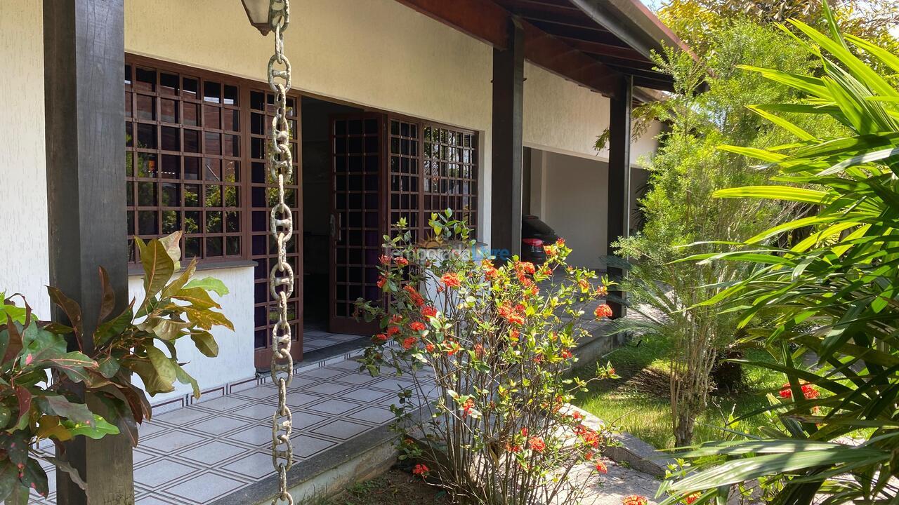 Casa para alquiler de vacaciones em Caraguatatuba (Praia das Palmeiras)