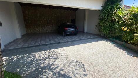 Mansión frente al mar con piscina y 4 suites, cerca del centro comercial y la playa