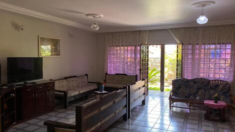 Mansión frente al mar con piscina y 4 suites, cerca del centro comercial y la playa