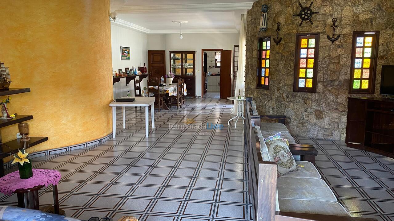 Casa para alquiler de vacaciones em Caraguatatuba (Praia das Palmeiras)