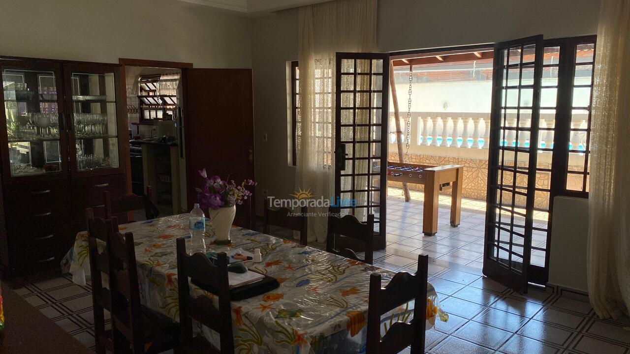 Casa para alquiler de vacaciones em Caraguatatuba (Praia das Palmeiras)