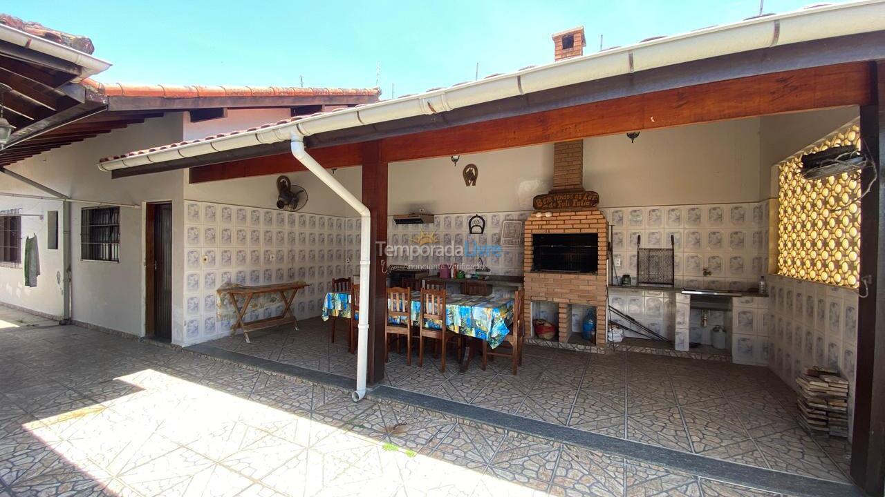 Casa para alquiler de vacaciones em Caraguatatuba (Praia das Palmeiras)
