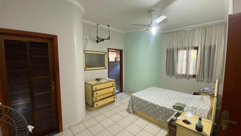 Mansión frente al mar con piscina y 4 suites, cerca del centro comercial y la playa