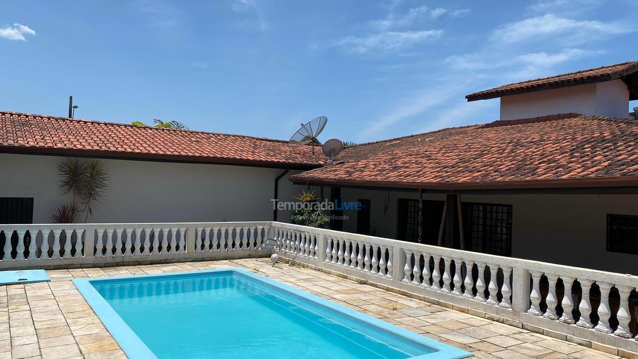 Casa para alquiler de vacaciones em Caraguatatuba (Praia das Palmeiras)