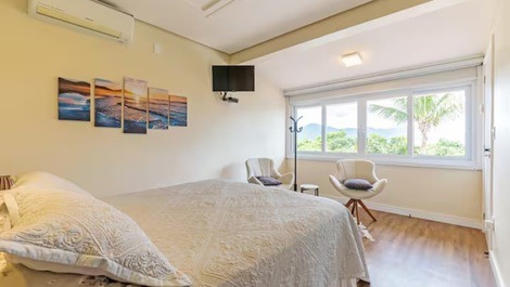 Beachfront house on Daniela beach - Pontal de Jurerê