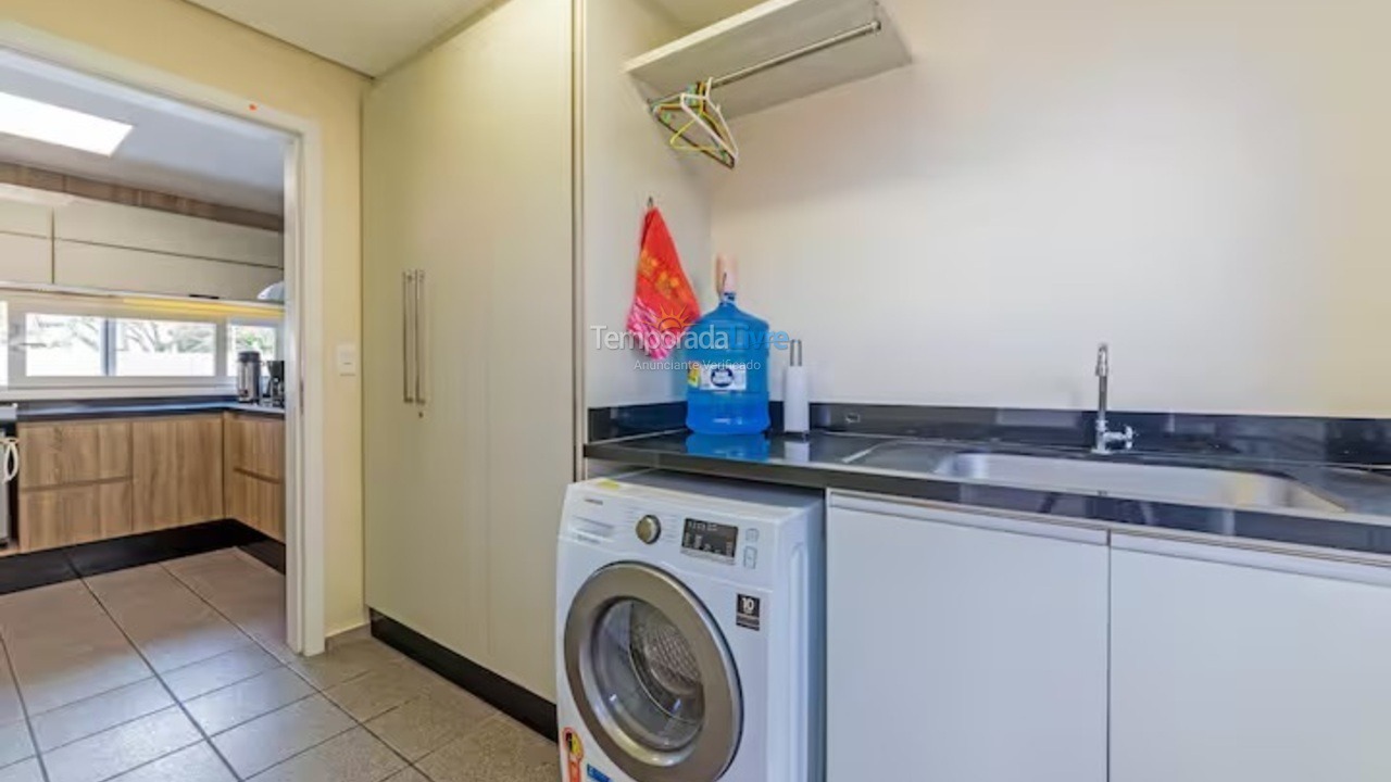 House for vacation rental in Florianópolis (Praia da Daniela)