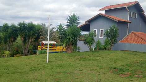 Lateral com vista do campo