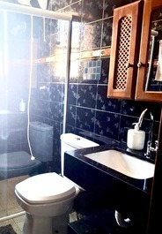 Cabo Frio: Ropa de cama, Wi-Fi, TV por cable, estacionamiento, a 450m de la playa.