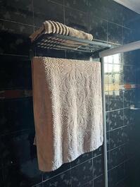 Cabo Frio: Ropa de cama, Wi-Fi, TV por cable, estacionamiento, a 450m de la playa.