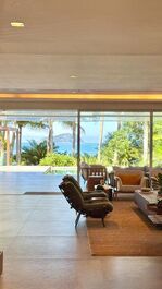 Casa na PRAIA DA BALEIA FRENTE AO MAR.