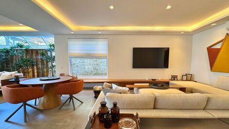 Casa na PRAIA DA BALEIA FRENTE AO MAR.