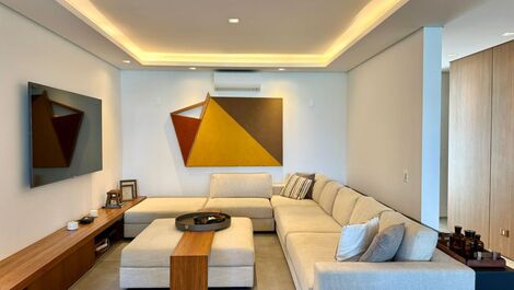 Casa na PRAIA DA BALEIA FRENTE AO MAR.