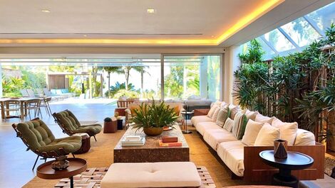 Casa na PRAIA DA BALEIA FRENTE AO MAR.