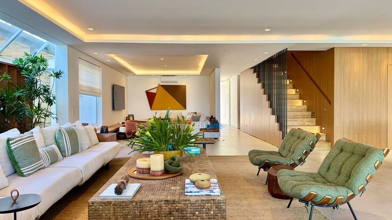 Casa para aluguel de temporada em São Sebastião (Praia da Baleia)