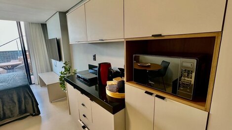 Flat com Varanda frente Mar e Piscina Privativa