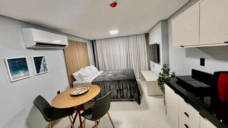 Flat com Varanda frente Mar e Piscina Privativa