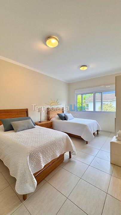 Casa para alquiler de vacaciones em São Sebastião (Praia de Guaecá)