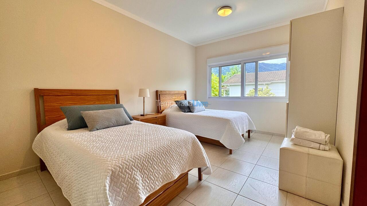 Casa para alquiler de vacaciones em São Sebastião (Praia de Guaecá)