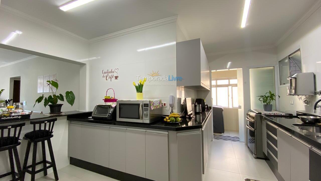 Apartamento para aluguel de temporada em Guarujá (Enseada)