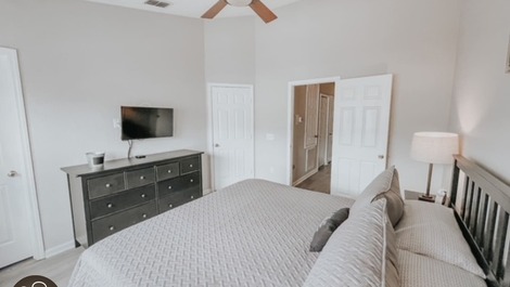 House in Windsor Hills with 3 bedrooms